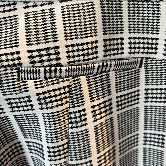 Adrianna Papell. Black and white checked capri pants, size 8. - Picture 5 of 6